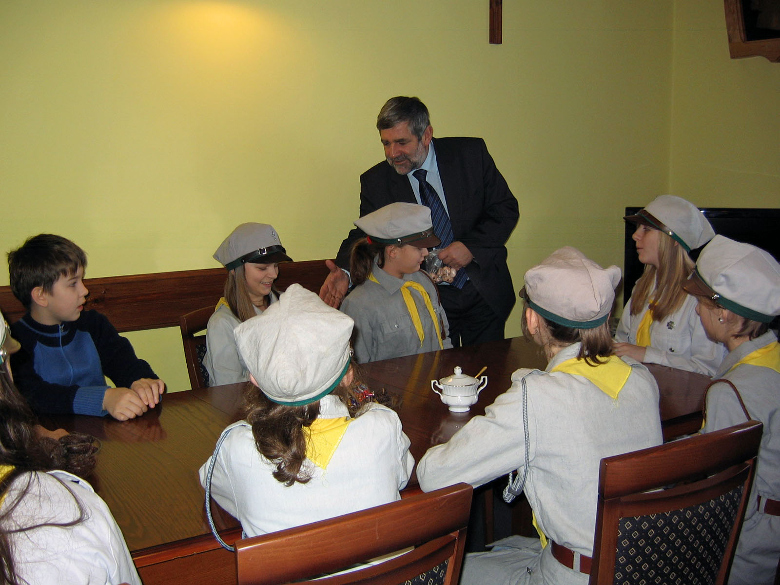 Dumni ze swych mundurków.